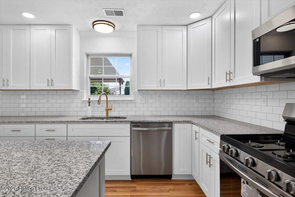 Photo of 9903 Legacy Ct, Louisville, KY 40291 (MLS # 1728615)