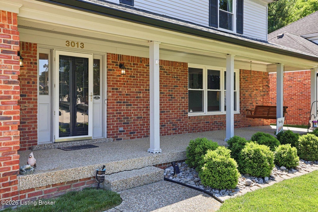 Photo of 3013 Stonebridge Rd, Louisville, KY 40241 (MLS # 1720307)