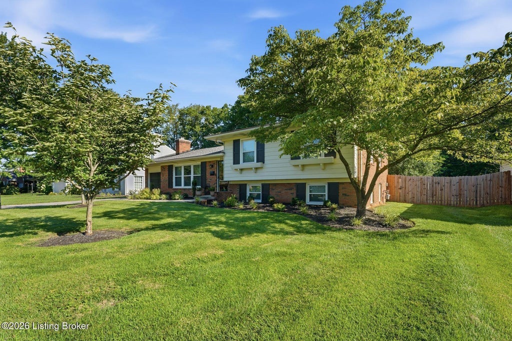 Photo of 6705 Bedford Ln, Louisville, KY 40222 (MLS # 1723587)
