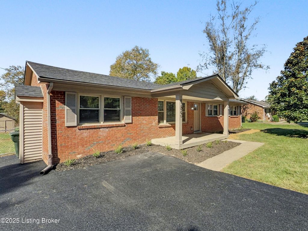 Photo of 185 Becky Mckinley Ave, Mt Washington, KY 40047 (MLS # 1700579)
