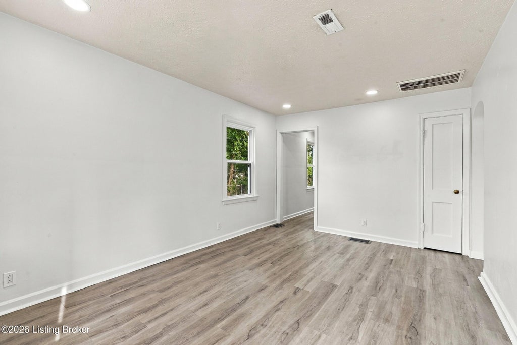 Photo of 600 Gheens Ave, Louisville, KY 40214 (MLS # 1731847)