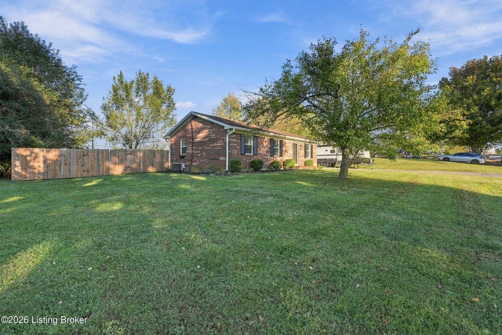 Photo of 741 Ardmore Ln, Shelbyville, KY 40065 (MLS # 1732827)
