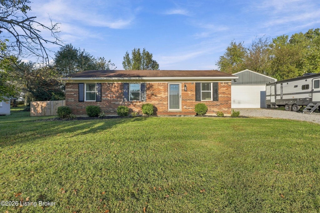 Photo of 741 Ardmore Ln, Shelbyville, KY 40065 (MLS # 1732827)