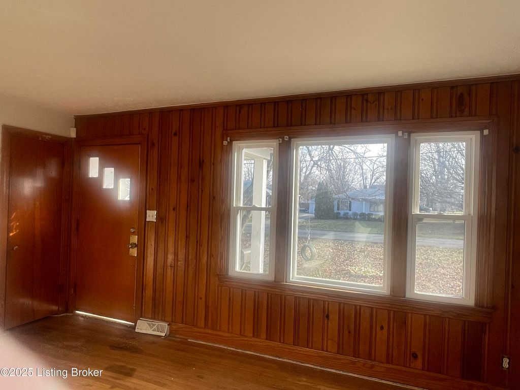 Photo of 4110 North Ln, Louisville, KY 40216 (MLS # 1705320)