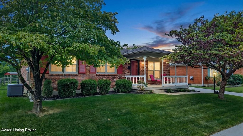 Photo of 401 Kenny Blvd, Louisville, KY 40214 (MLS # 1727834)