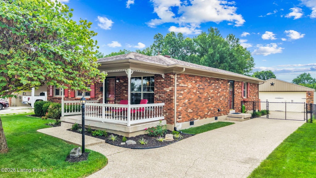 Photo of 401 Kenny Blvd, Louisville, KY 40214 (MLS # 1727834)