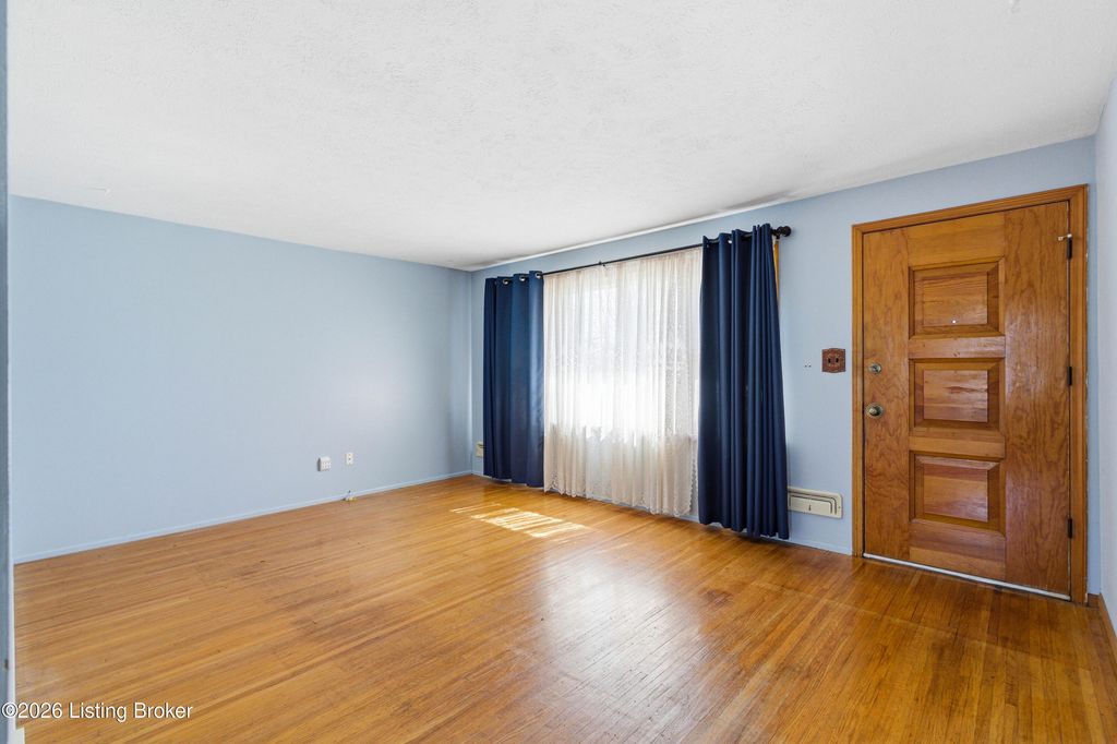 Photo of 6503 Connie Dr, Louisville, KY 40258 (MLS # 1710999)