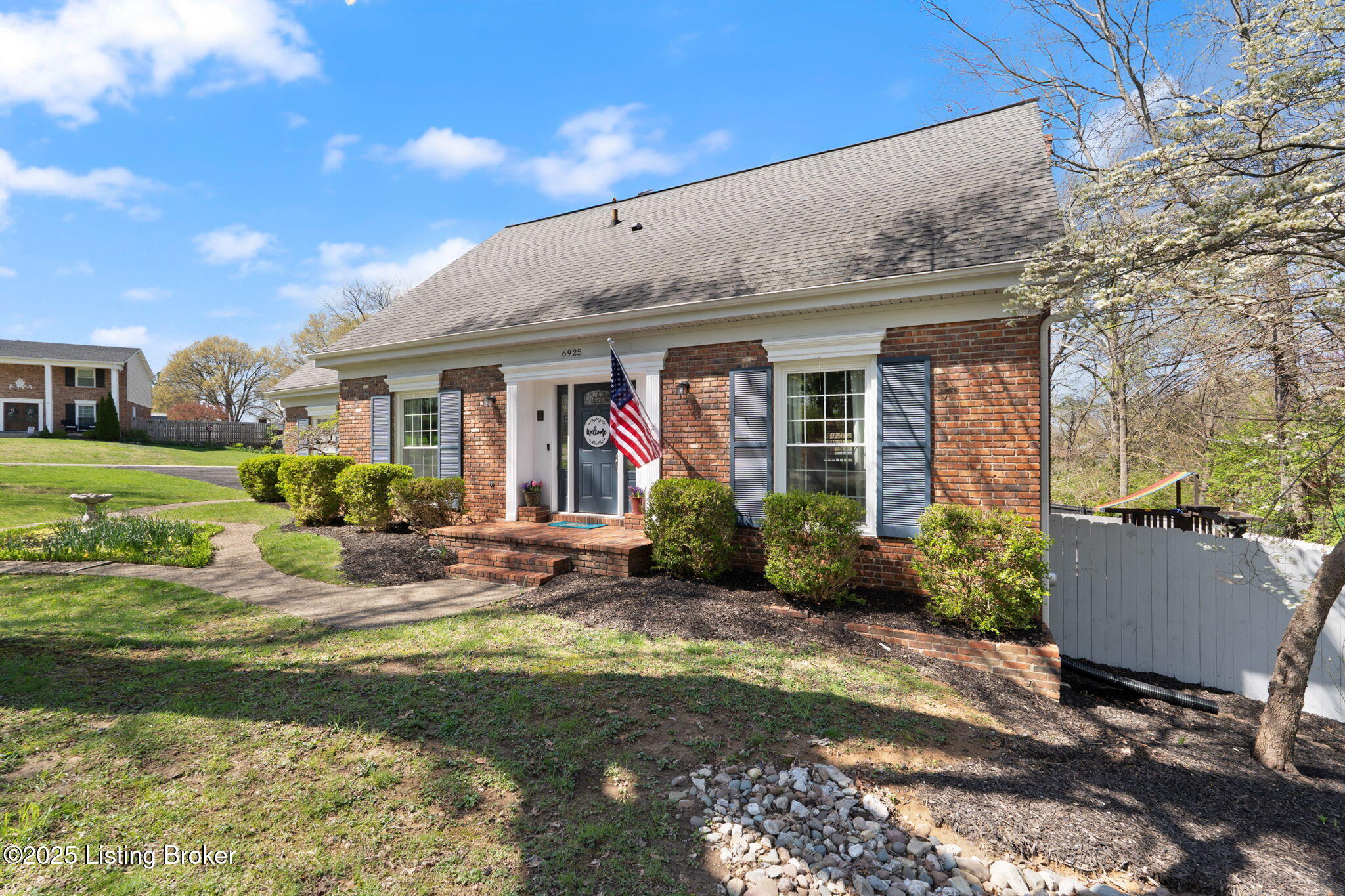 6925 Peppermill Ln, Louisville, Kentucky image 1