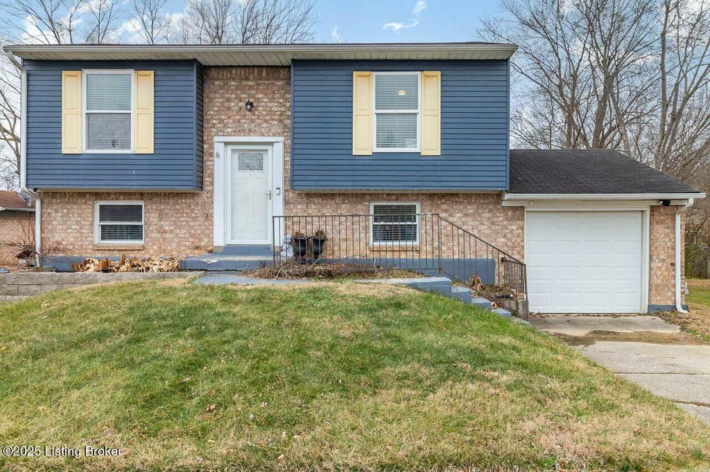 Photo of 10910 Waycross Ave, Louisville, KY 40229 (MLS # 1705872)