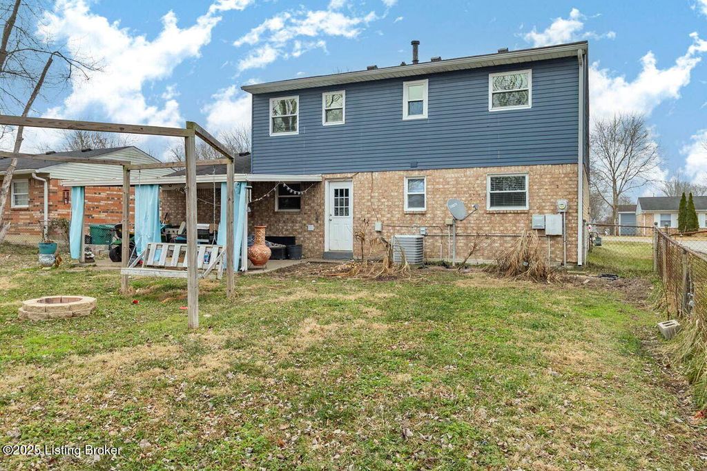 Photo of 10910 Waycross Ave, Louisville, KY 40229 (MLS # 1705872)