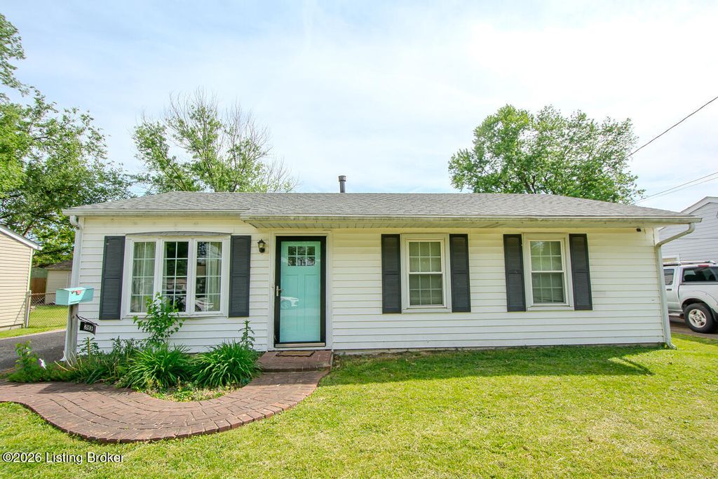 Photo of 2808 Marigold Ave, Louisville, KY 40213 (MLS # 1716106)
