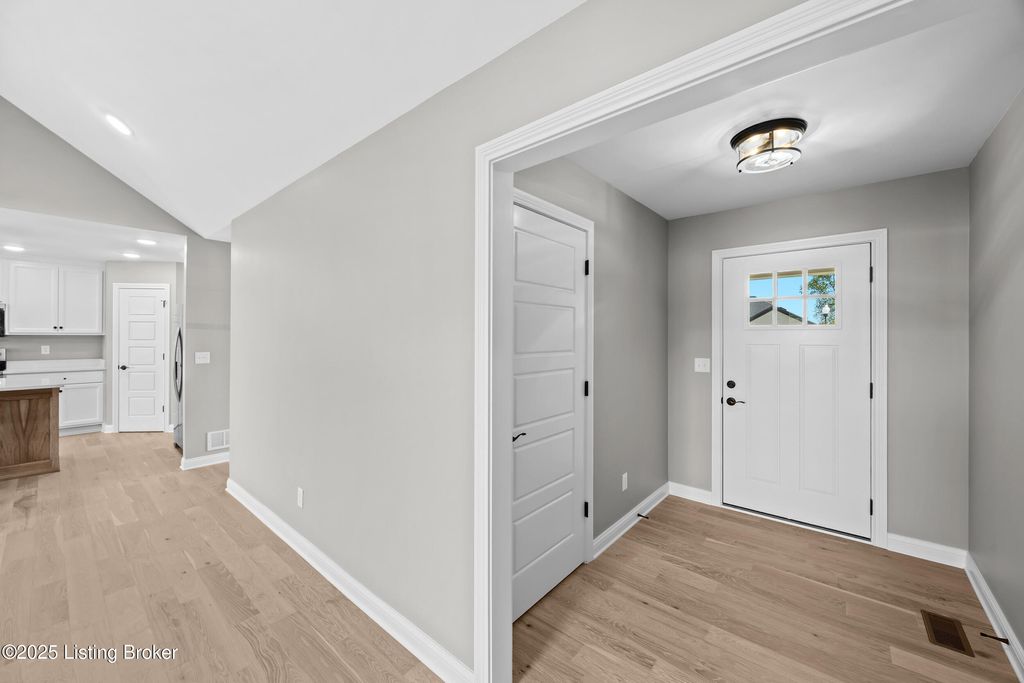 Photo of 136 Wooded Glen Dr, Mt Washington, KY 40047 (MLS # 1703607)