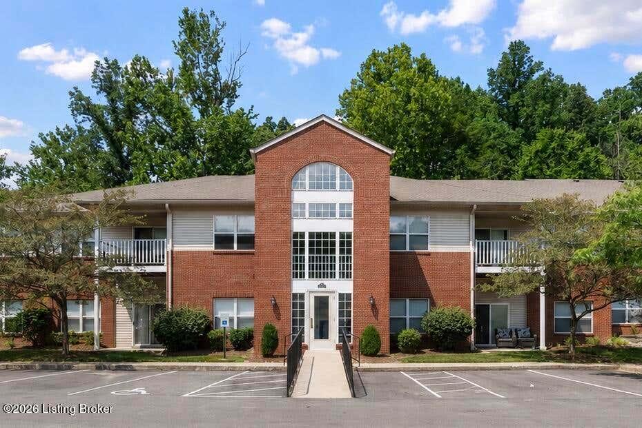 Photo of 9208 Hawthorne Pointe Dr #203, Louisville, KY 40272 (MLS # 1724880)