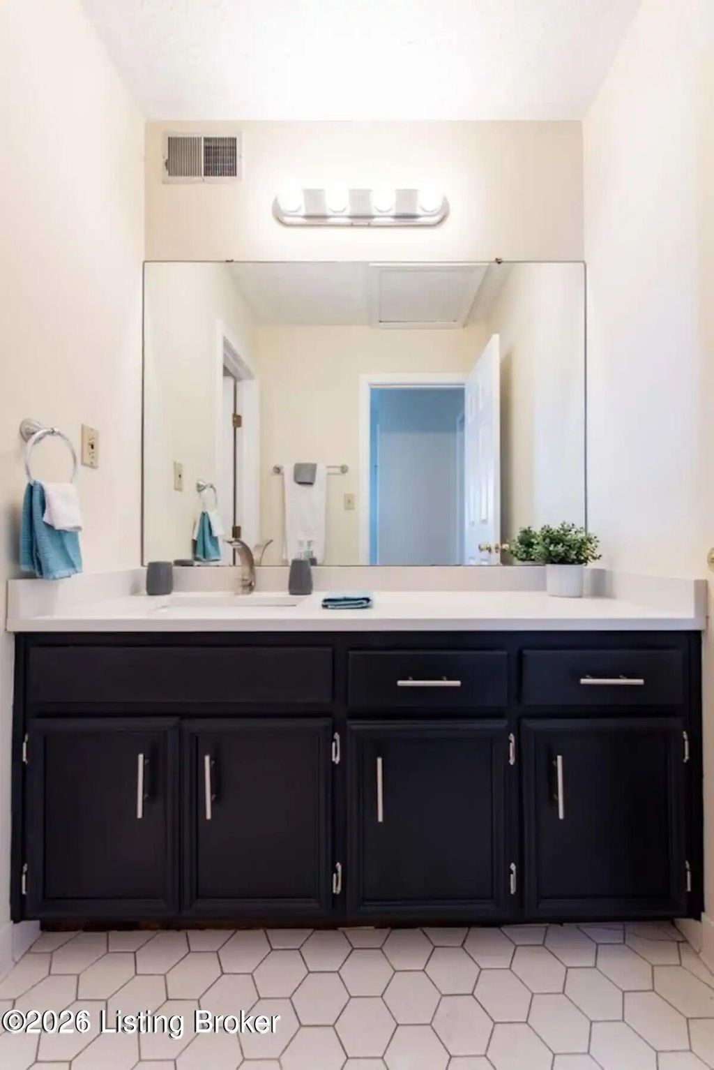 Photo of 4134 S 5th St, Louisville, KY 40214 (MLS # 1708615)