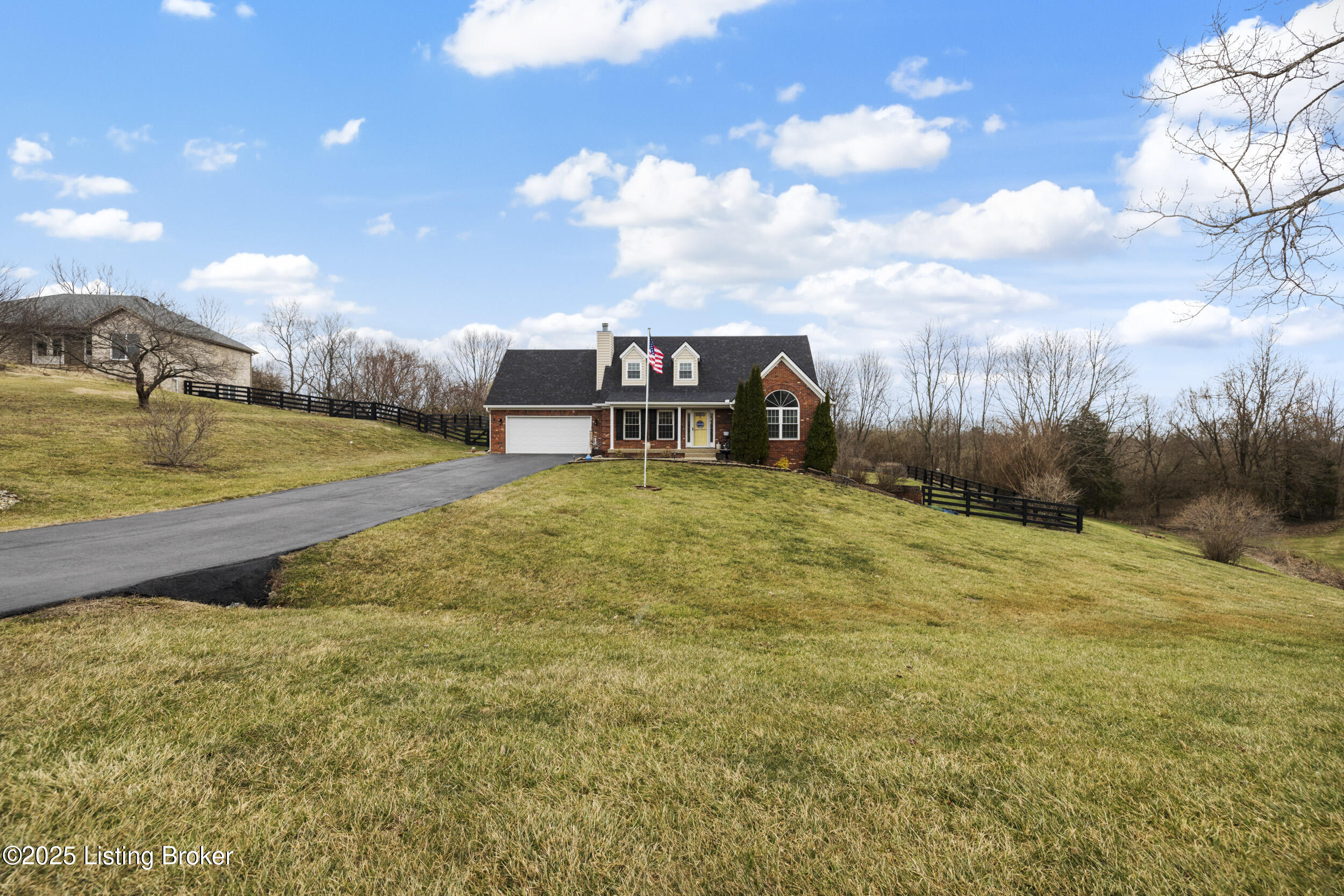4703 Lost Valley Dr, Crestwood, Kentucky image 2