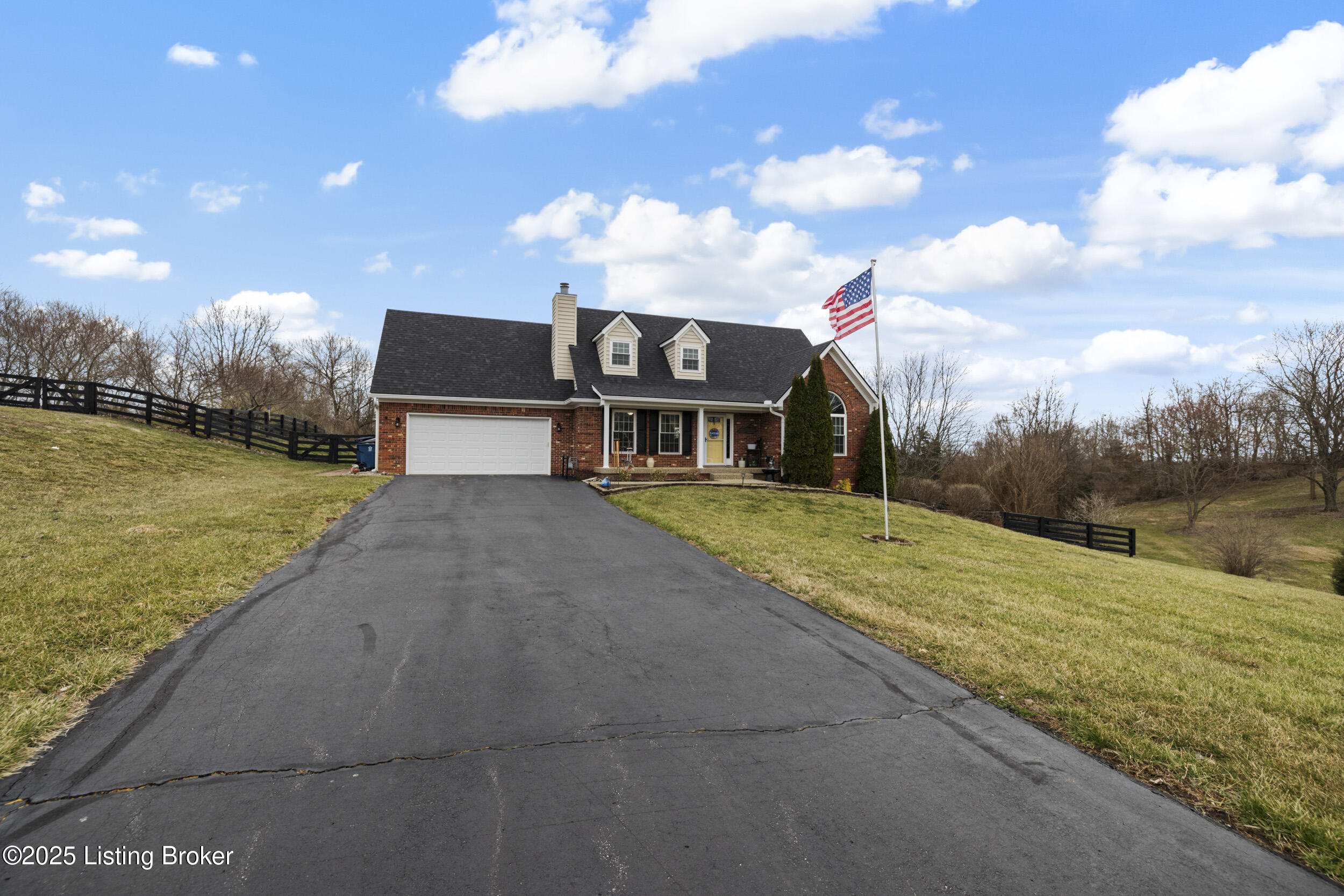 4703 Lost Valley Dr, Crestwood, Kentucky image 1