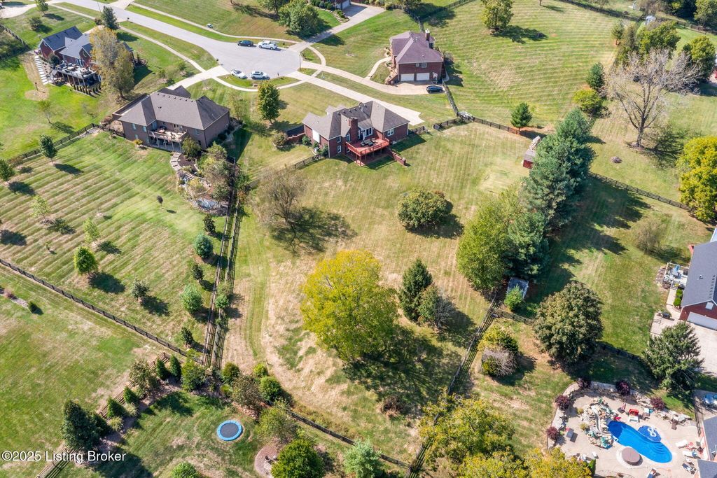 Photo of 4601 Sunny Hill Dr Dr, Crestwood, KY 40014 (MLS # 1700315)
