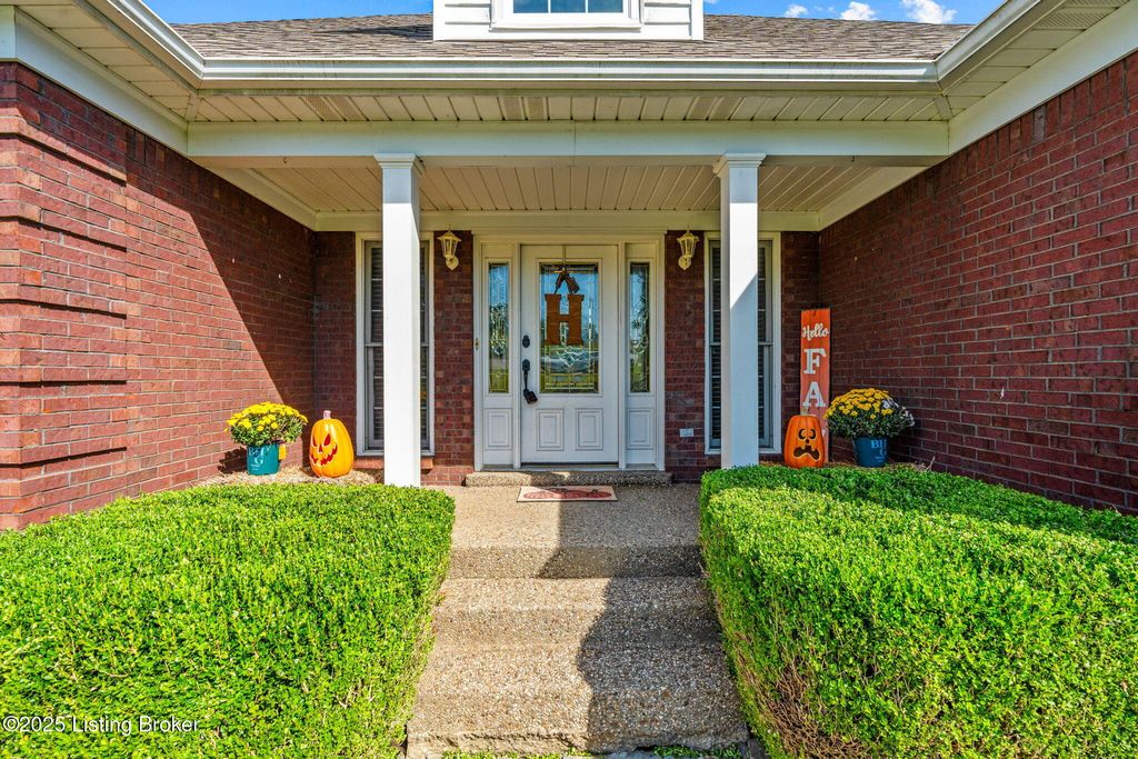 Photo of 4601 Sunny Hill Dr Dr, Crestwood, KY 40014 (MLS # 1700315)
