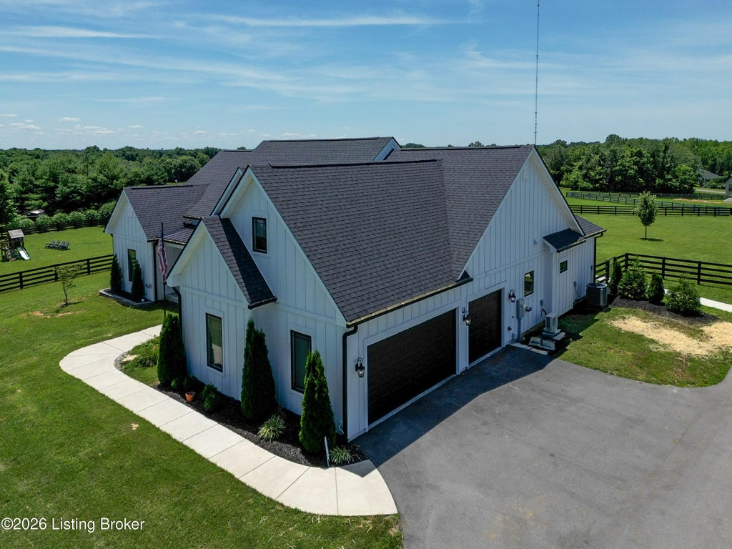 Photo of 4920 Sycamore Run Dr, La Grange, KY 40031 (MLS # 1721719)