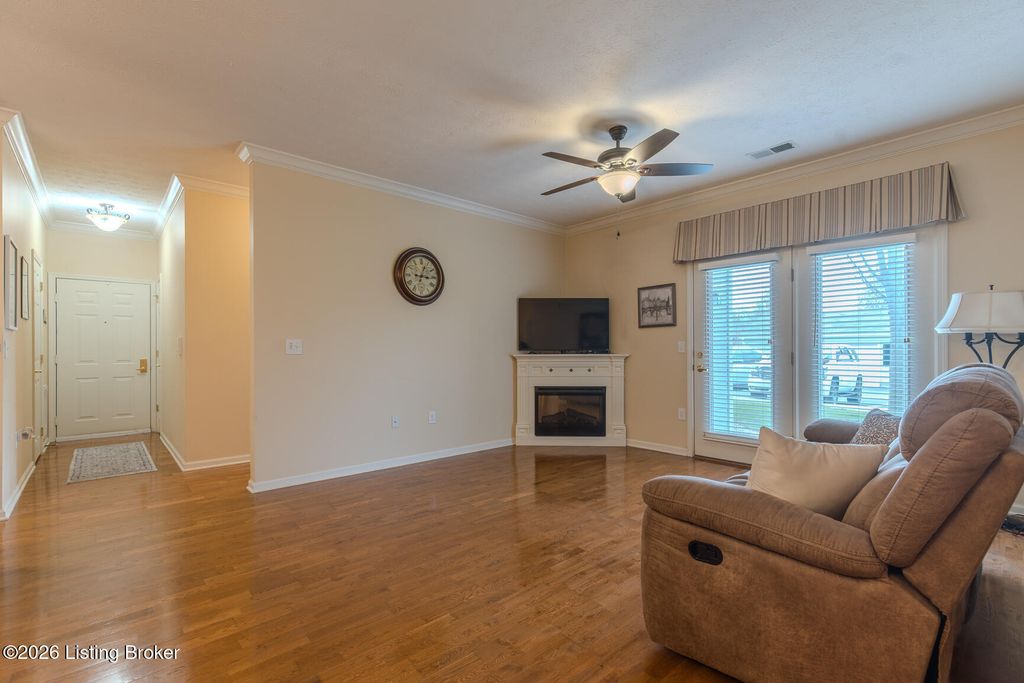 Photo of 2609 Bradford Commons Dr #104, Louisville, KY 40299 (MLS # 1712940)