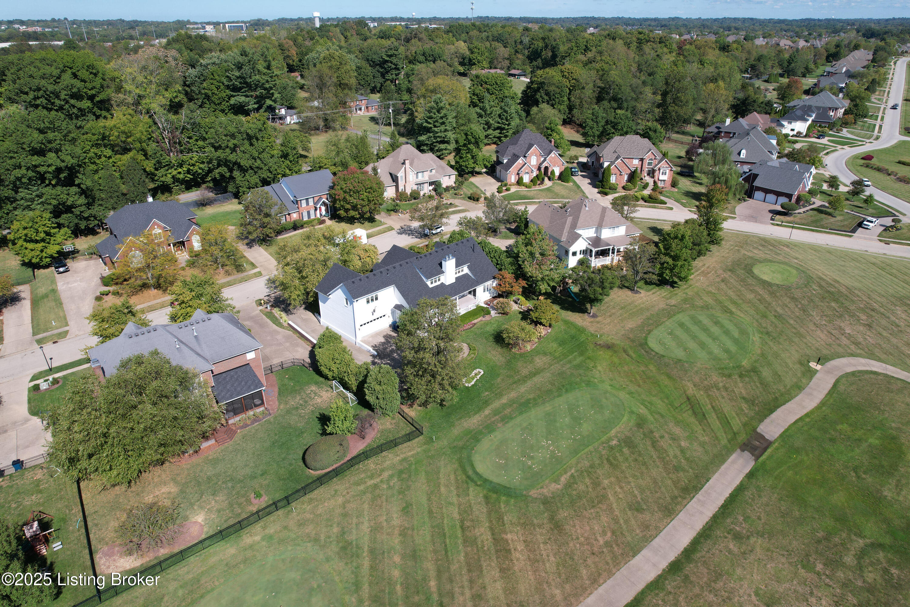 1317 Isleworth Dr, Louisville, Kentucky image 5
