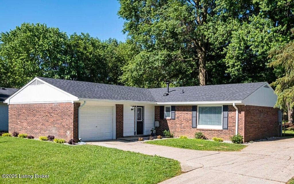 Photo of 3920 Riveroaks Ln, Louisville, KY 40241 (MLS # 1708471)