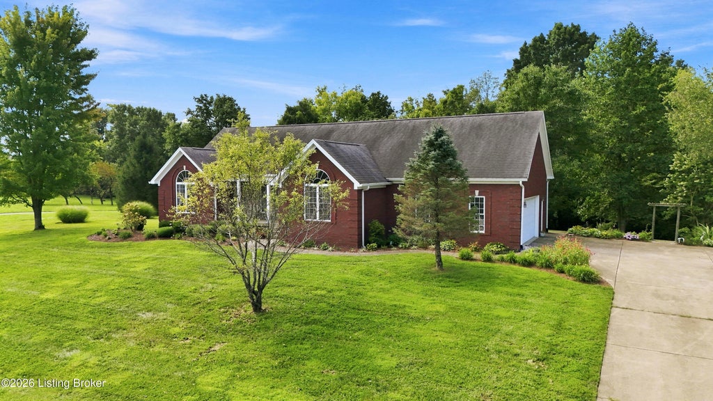 Photo of 204 Clinton Ct, Taylorsville, KY 40071 (MLS # 1727635)