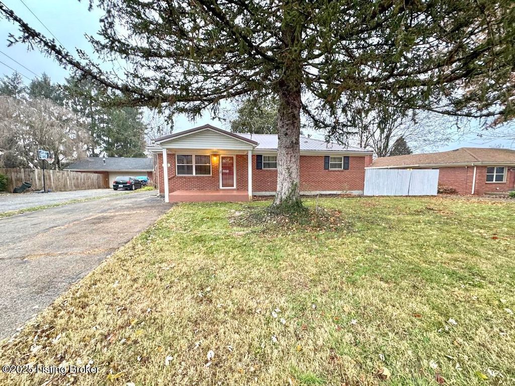 Photo of 1912 Milburt Dr, Louisville, KY 40223 (MLS # 1704086)