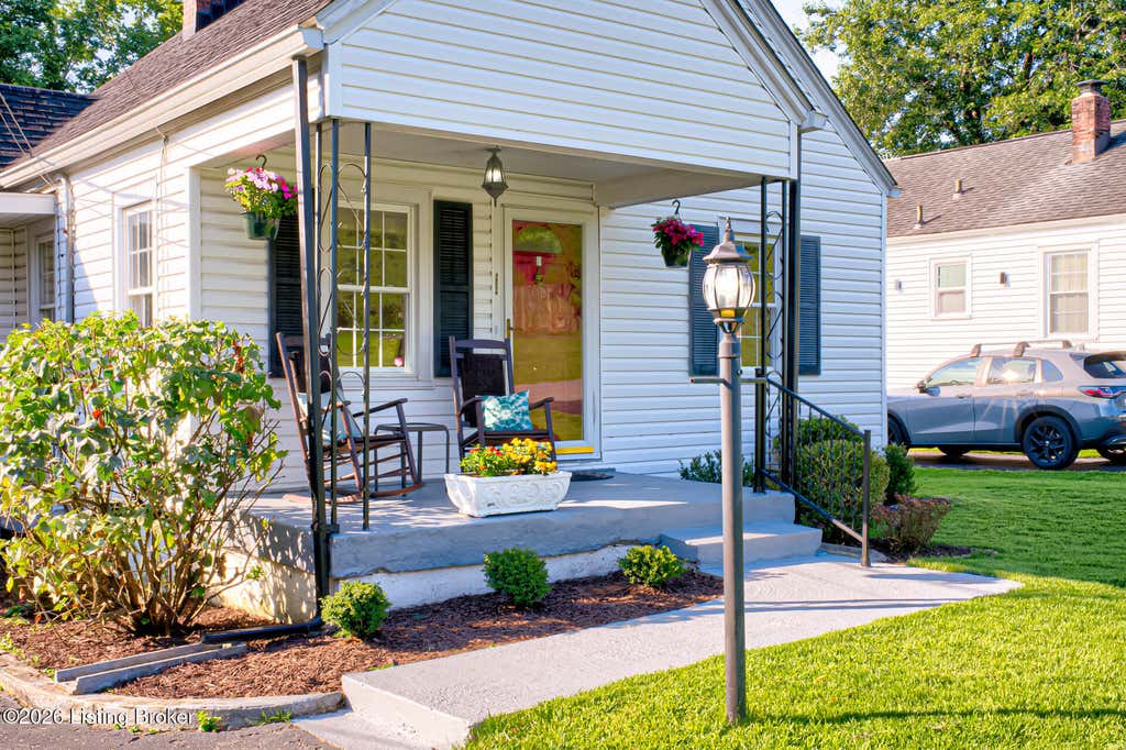 Photo of 10506 Fairview Ave, Louisville, KY 40299 (MLS # 1725337)