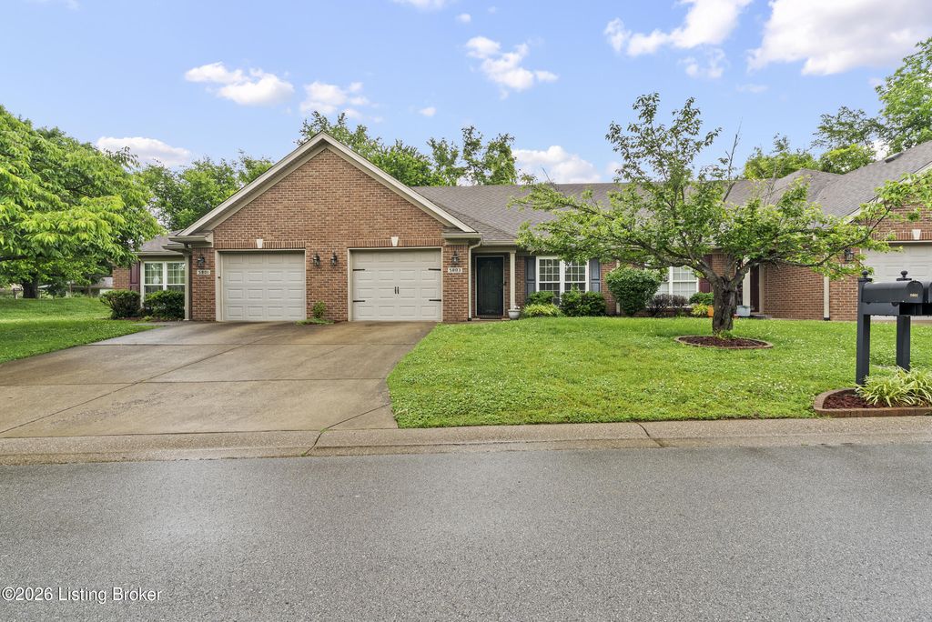 Photo of 5803 Shepherd Crossing Dr, Louisville, KY 40219 (MLS # 1718680)