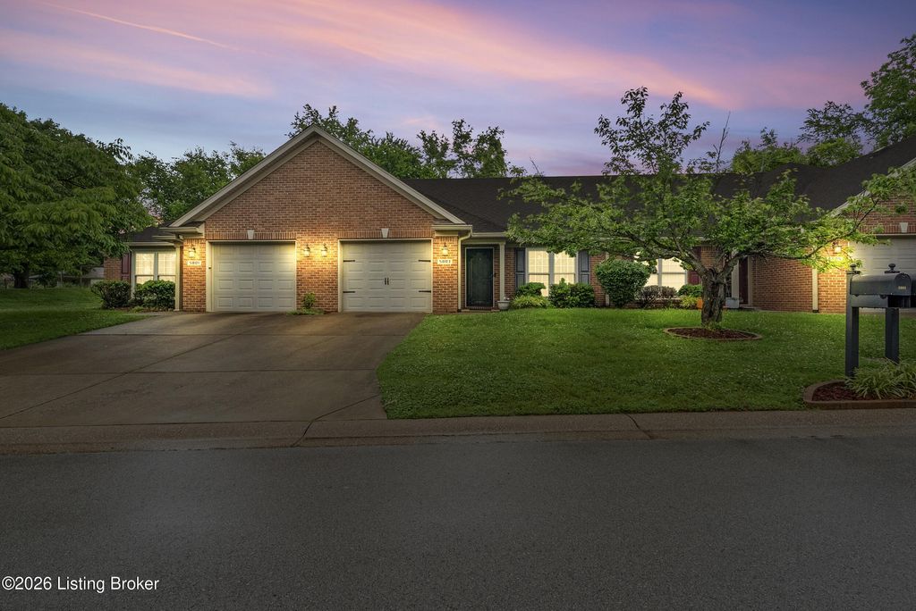 Photo of 5803 Shepherd Crossing Dr, Louisville, KY 40219 (MLS # 1718680)