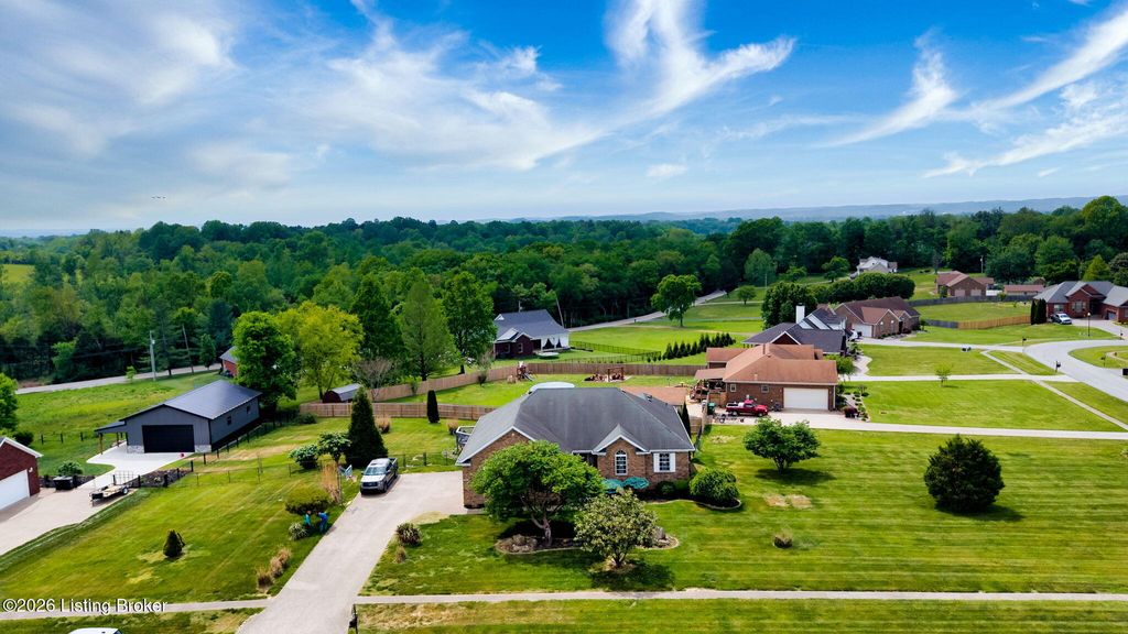 Photo of 176 Mill Trace Ct, Shepherdsville, KY 40165 (MLS # 1715925)
