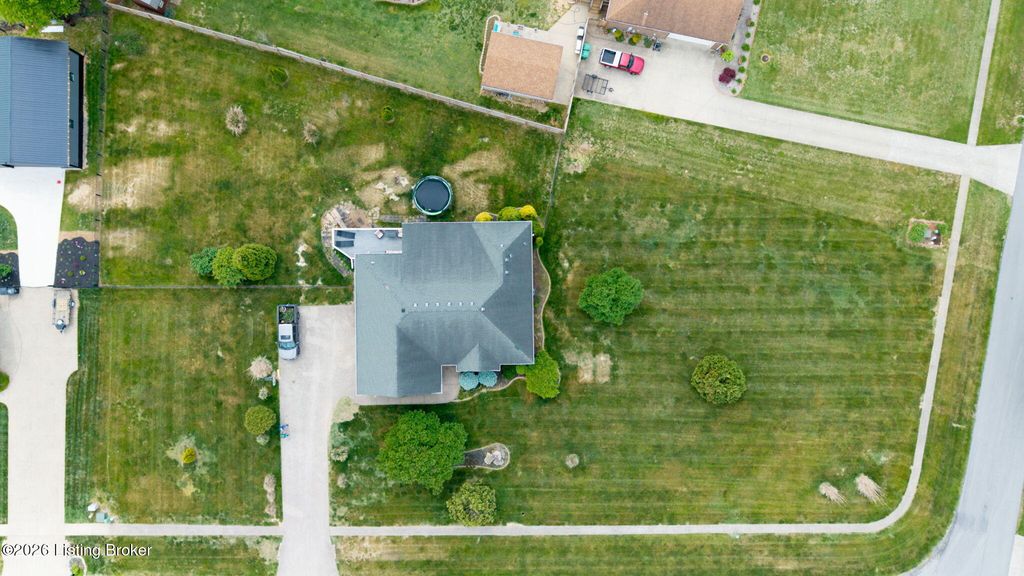 Photo of 176 Mill Trace Ct, Shepherdsville, KY 40165 (MLS # 1715925)