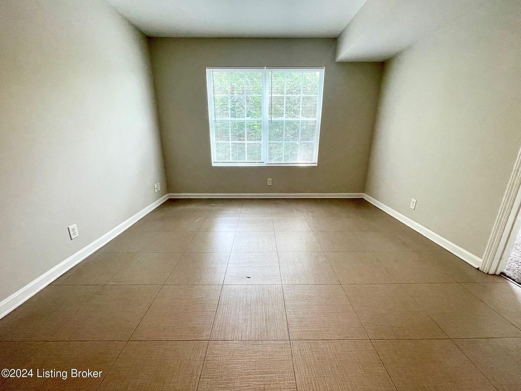 Photo of 3546 Brockton Ln #1, Louisville, KY 40220 (MLS # 1710680)