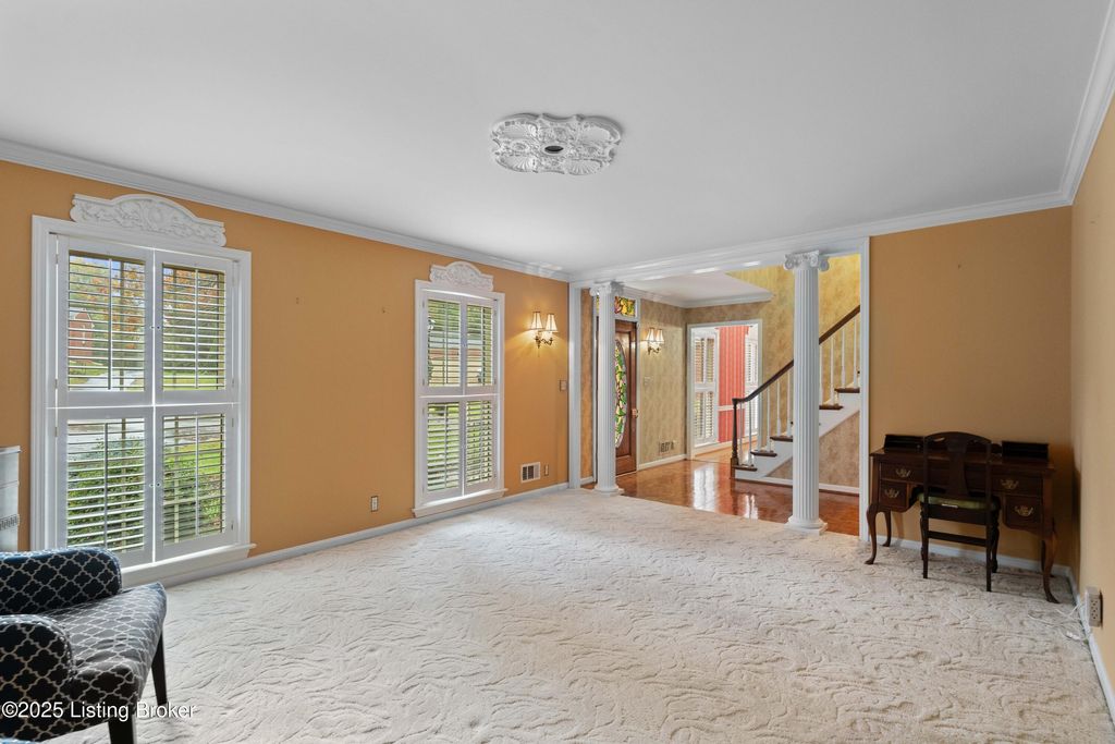 Photo of 201 Lanark Pl, Louisville, KY 40243 (MLS # 1702259)