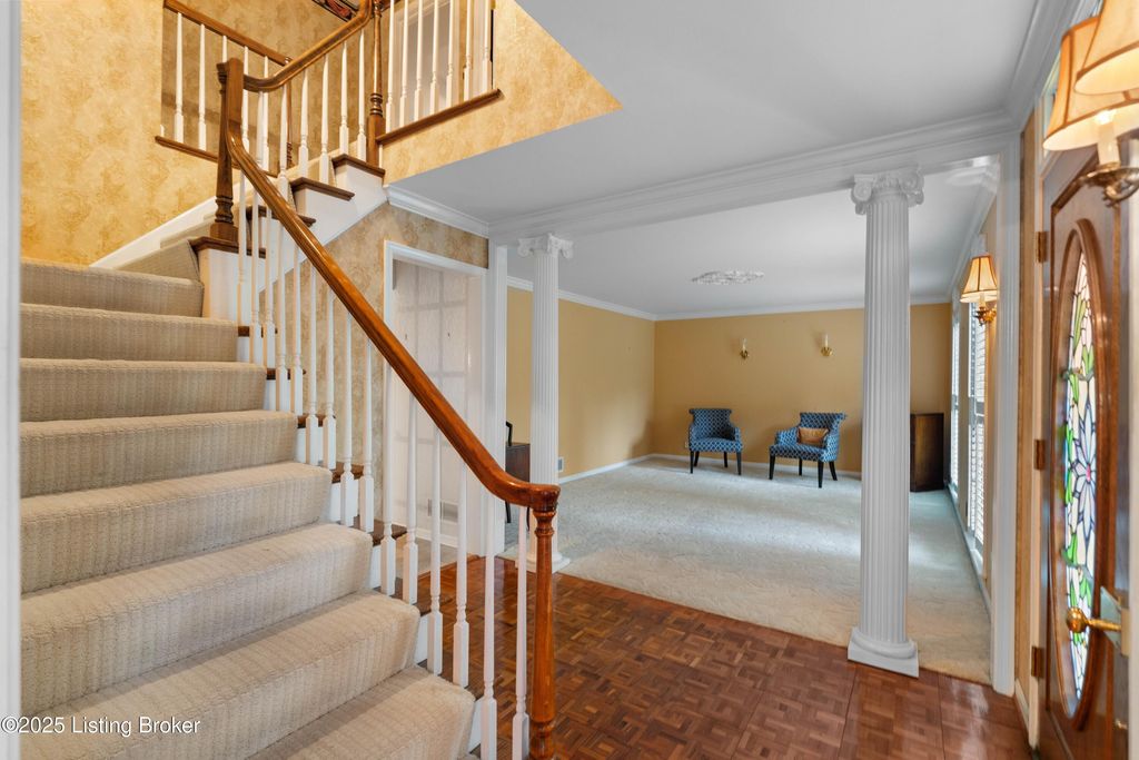 Photo of 201 Lanark Pl, Louisville, KY 40243 (MLS # 1702259)