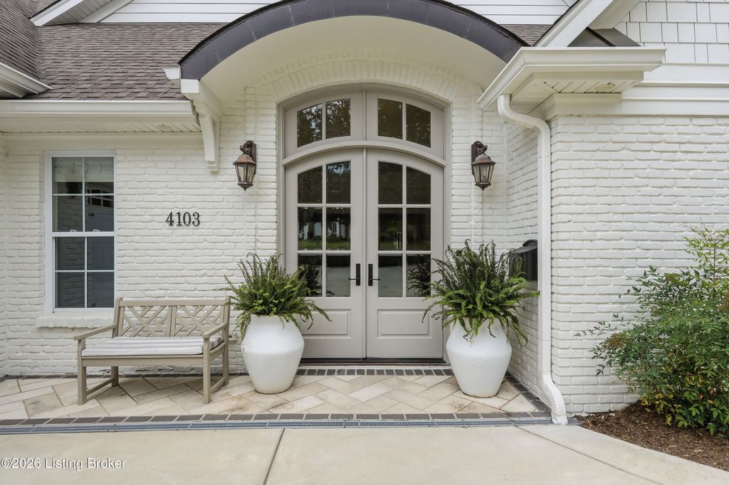 Photo of 4103 Crestview Rd, Louisville, KY 40207 (MLS # 1724026)