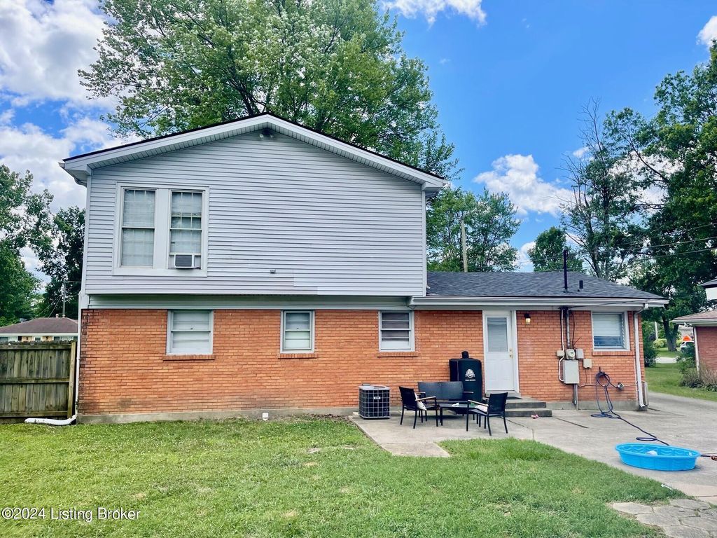 Photo of 8003 Zelma Fields Ave, Louisville, KY 40228 (MLS # 1711632)