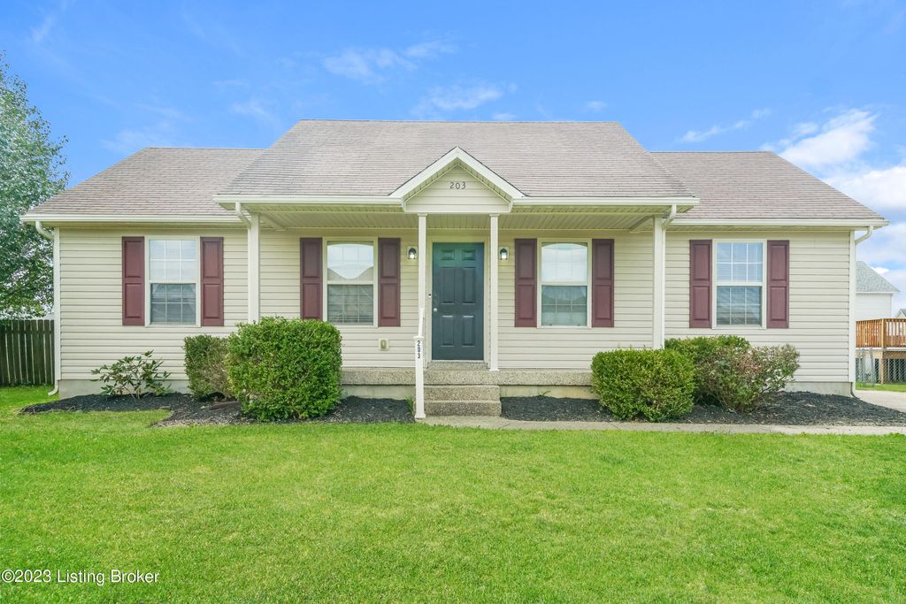 Photo of 203 Pagoda Ct, Shepherdsville, KY 40165 (MLS # 1704980)