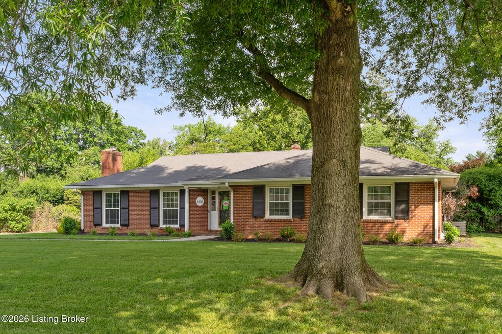 Photo of 6303 Regal Rd, Louisville, KY 40222 (MLS # 1719860)