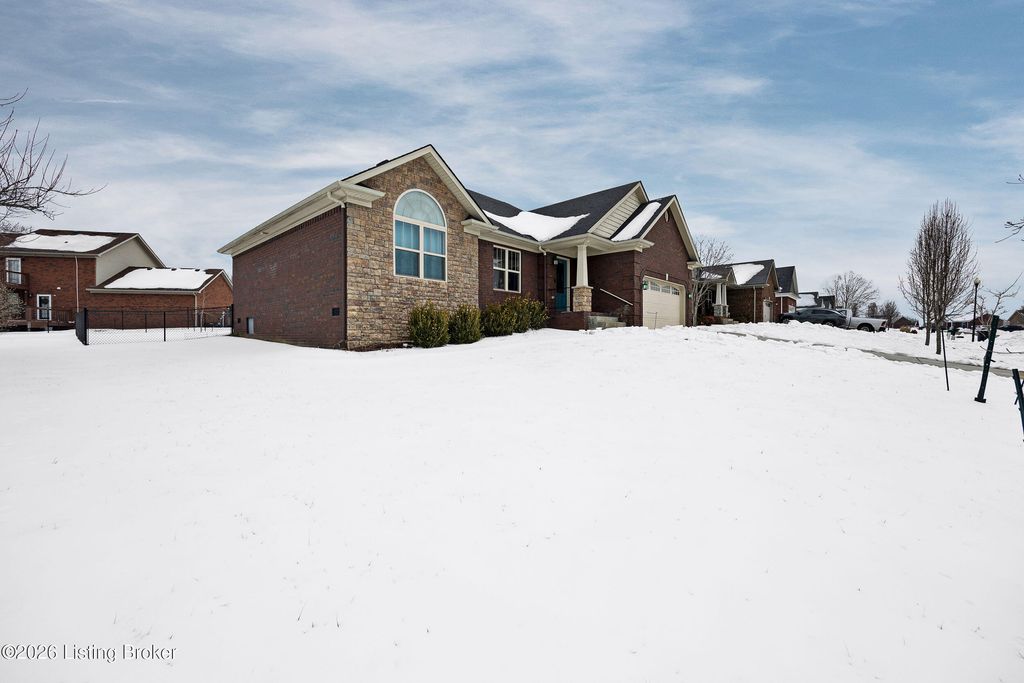 Photo of 114 Delaware Ct, Bardstown, KY 40004 (MLS # 1708018)