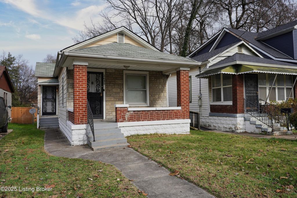 Photo of 2645 Grand Ave, Louisville, KY 40211 (MLS # 1705936)