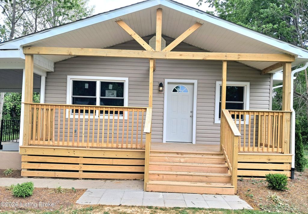 Photo of 4817 Red Oak Ln, Louisville, KY 40218 (MLS # 1714371)