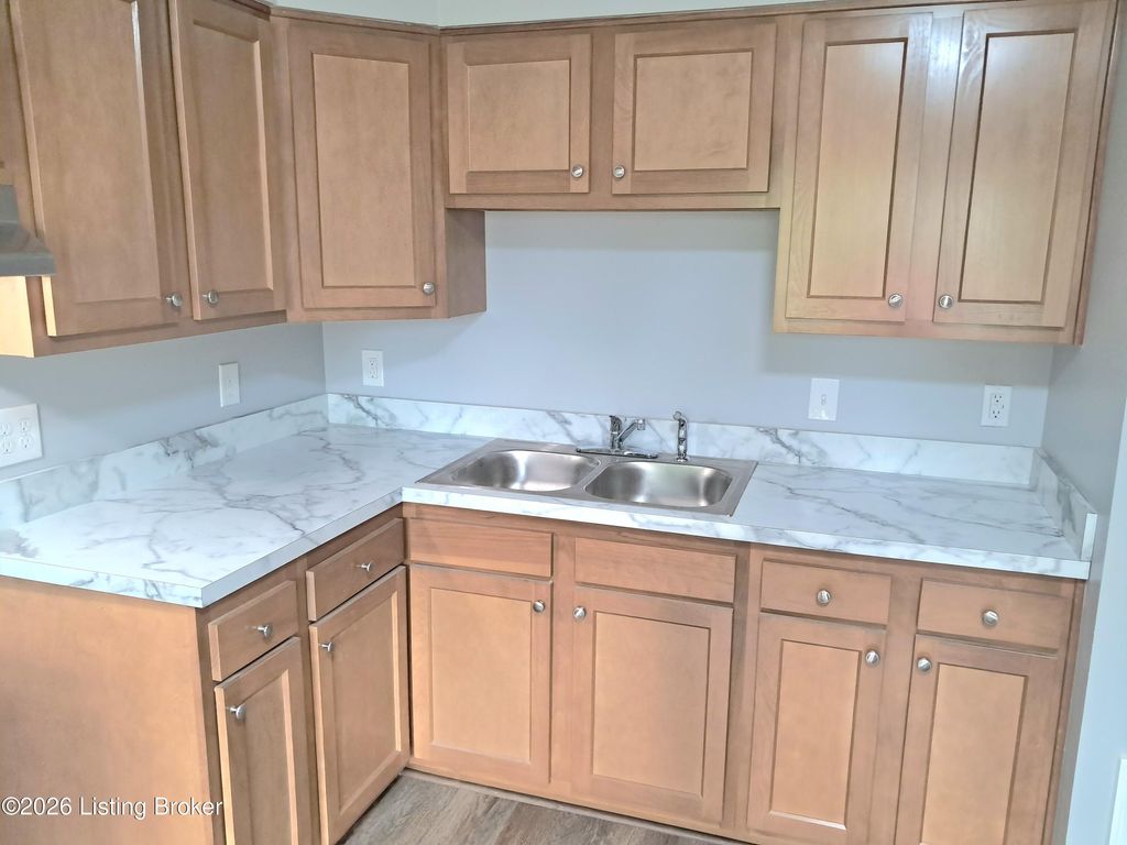 Photo of 4817 Red Oak Ln, Louisville, KY 40218 (MLS # 1714371)