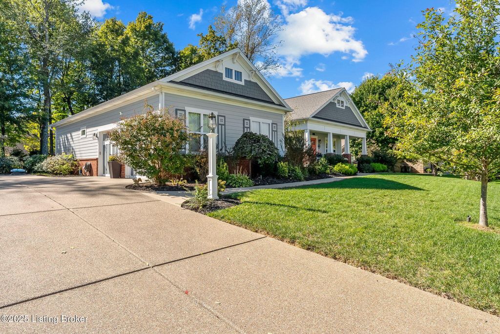 Photo of 9602 Dabney Carr Dr, Louisville, KY 40299 (MLS # 1705924)