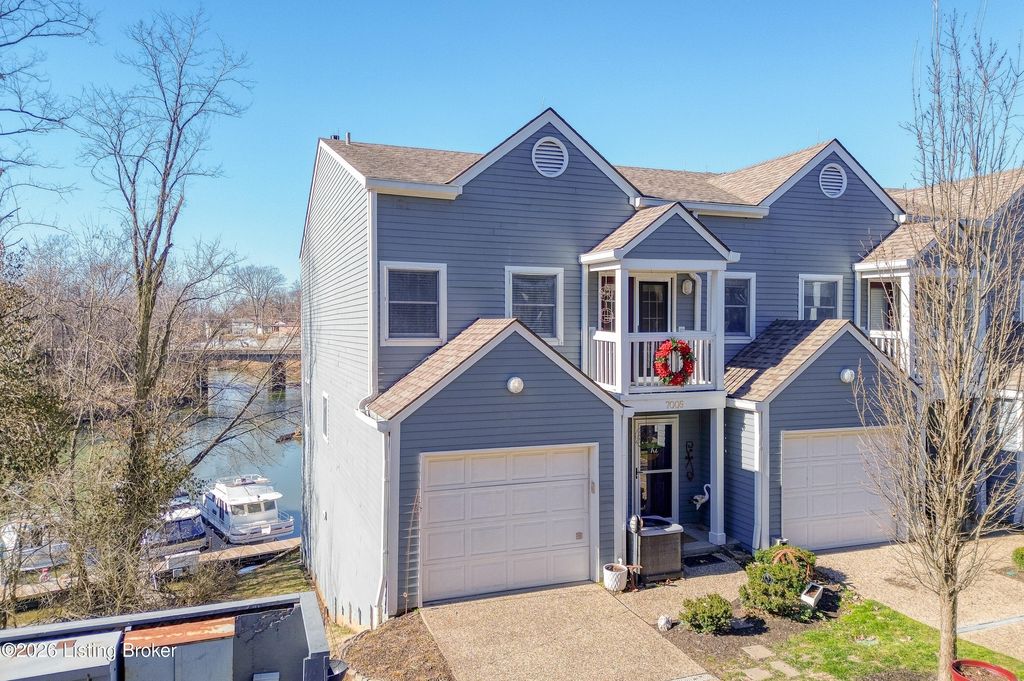 Photo of 7005 Harrods Landing Dr, Prospect, KY 40059 (MLS # 1707052)