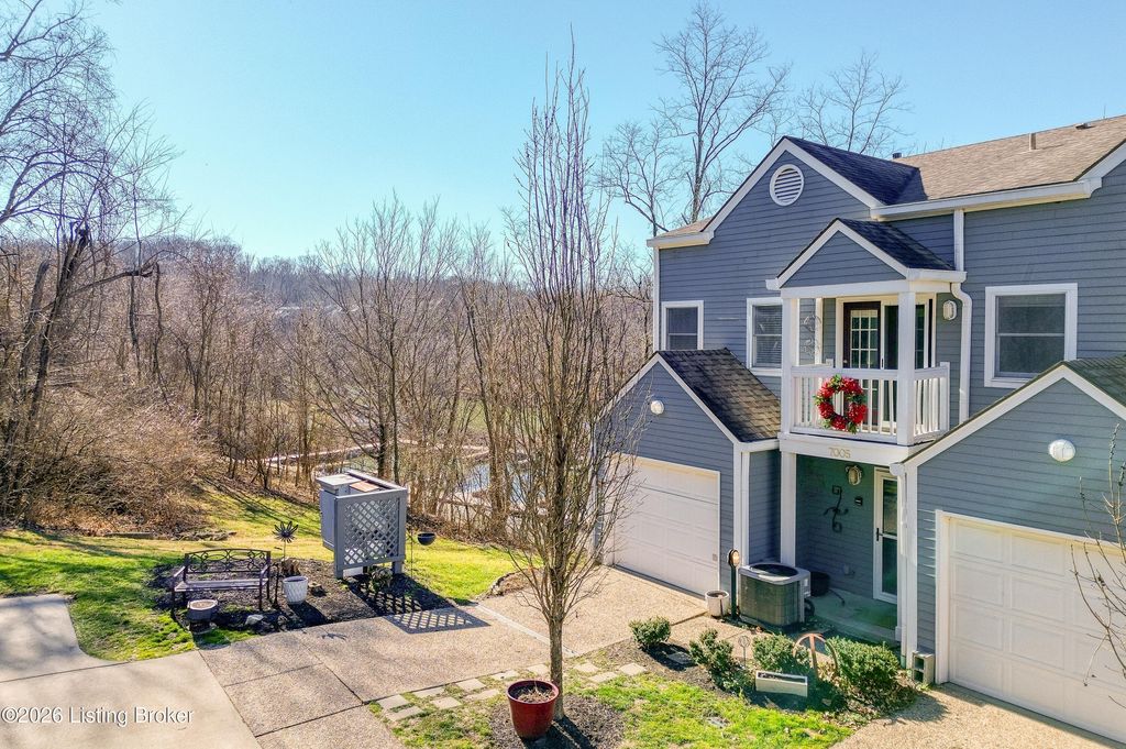 Photo of 7005 Harrods Landing Dr, Prospect, KY 40059 (MLS # 1707052)