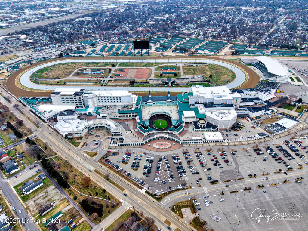 Photo of 905 Central Ave, Louisville, KY 40208 (MLS # 1705405)