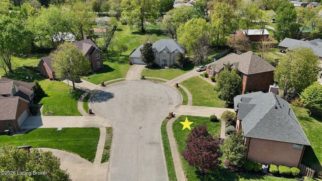 Photo of 1805 Marthas Ct, Jeffersonville, IN 47130 (MLS # 1714053)