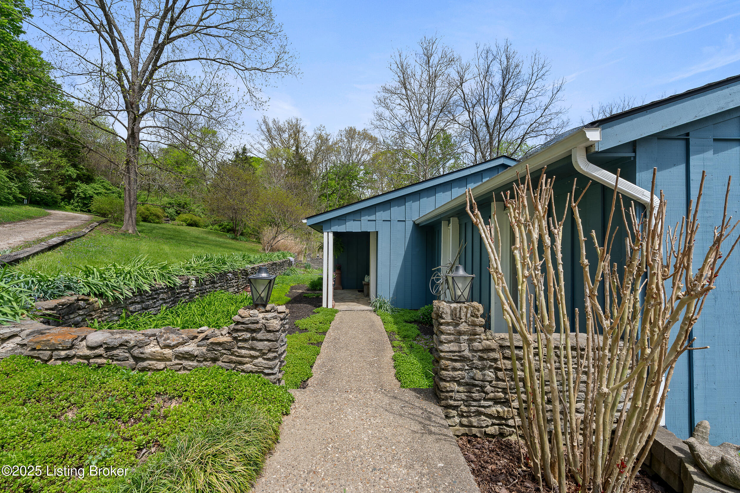 5950 Old Lagrange Rd, Crestwood, Pennsylvania image 4